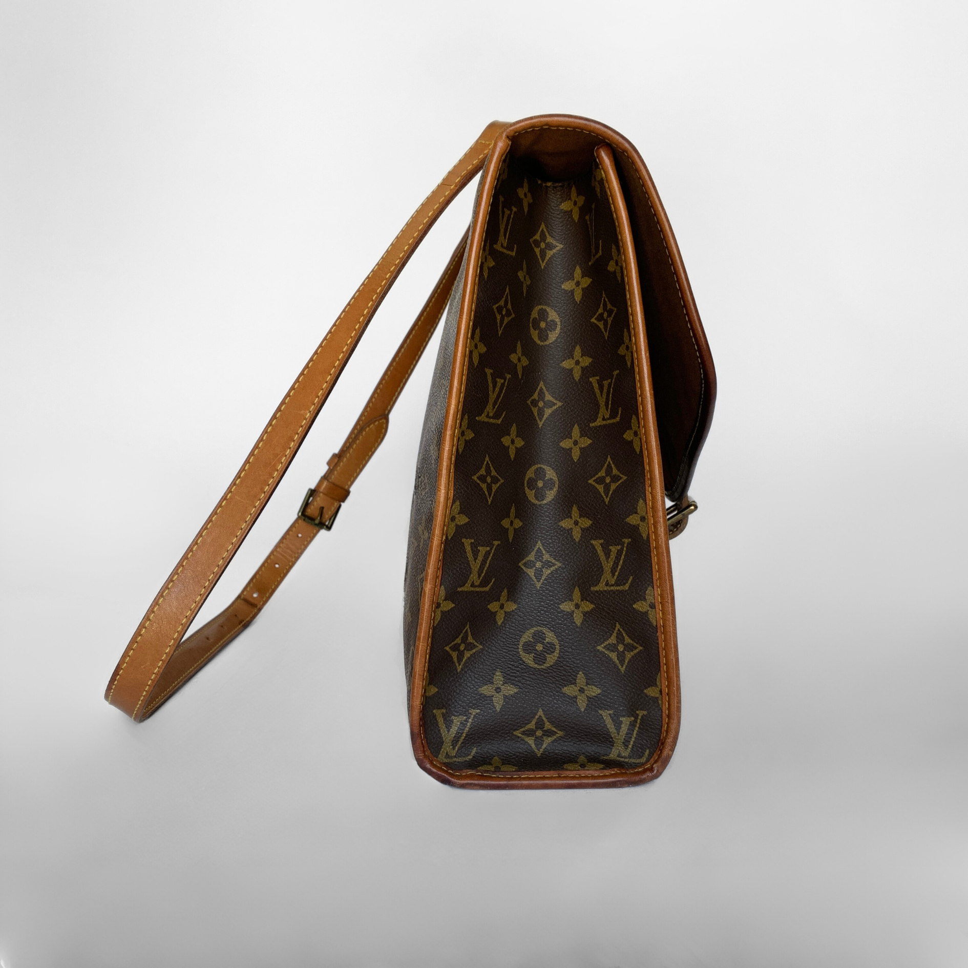 Louis Vuitton Louis Vuitton Beverly Monogram Canvas - Shoulder bags - Etoile Luxury Vintage