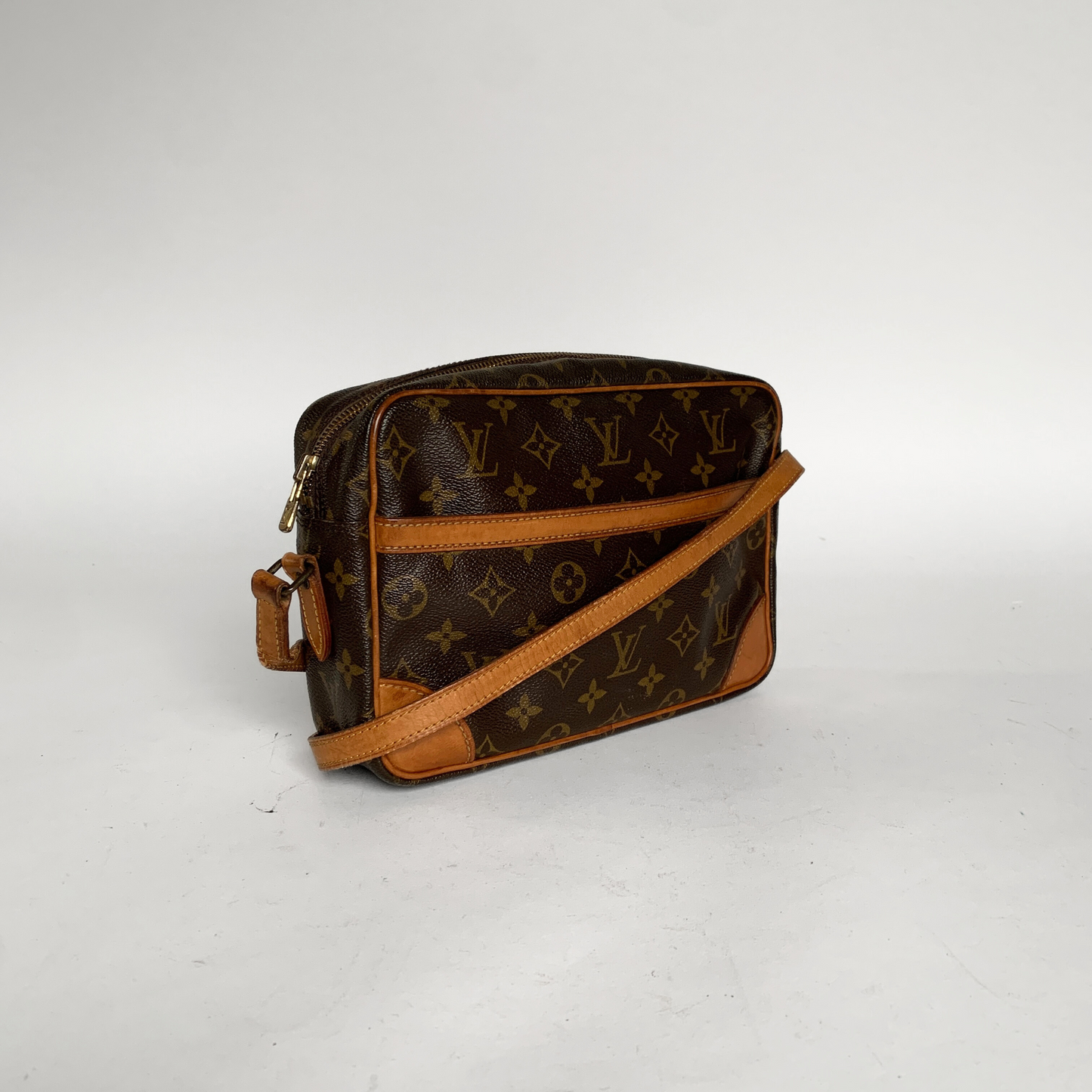 Louis Vuitton Louis Vuitton Trocadero PM Monogram Canvas - Crossbody bags - Etoile Luxury Vintage