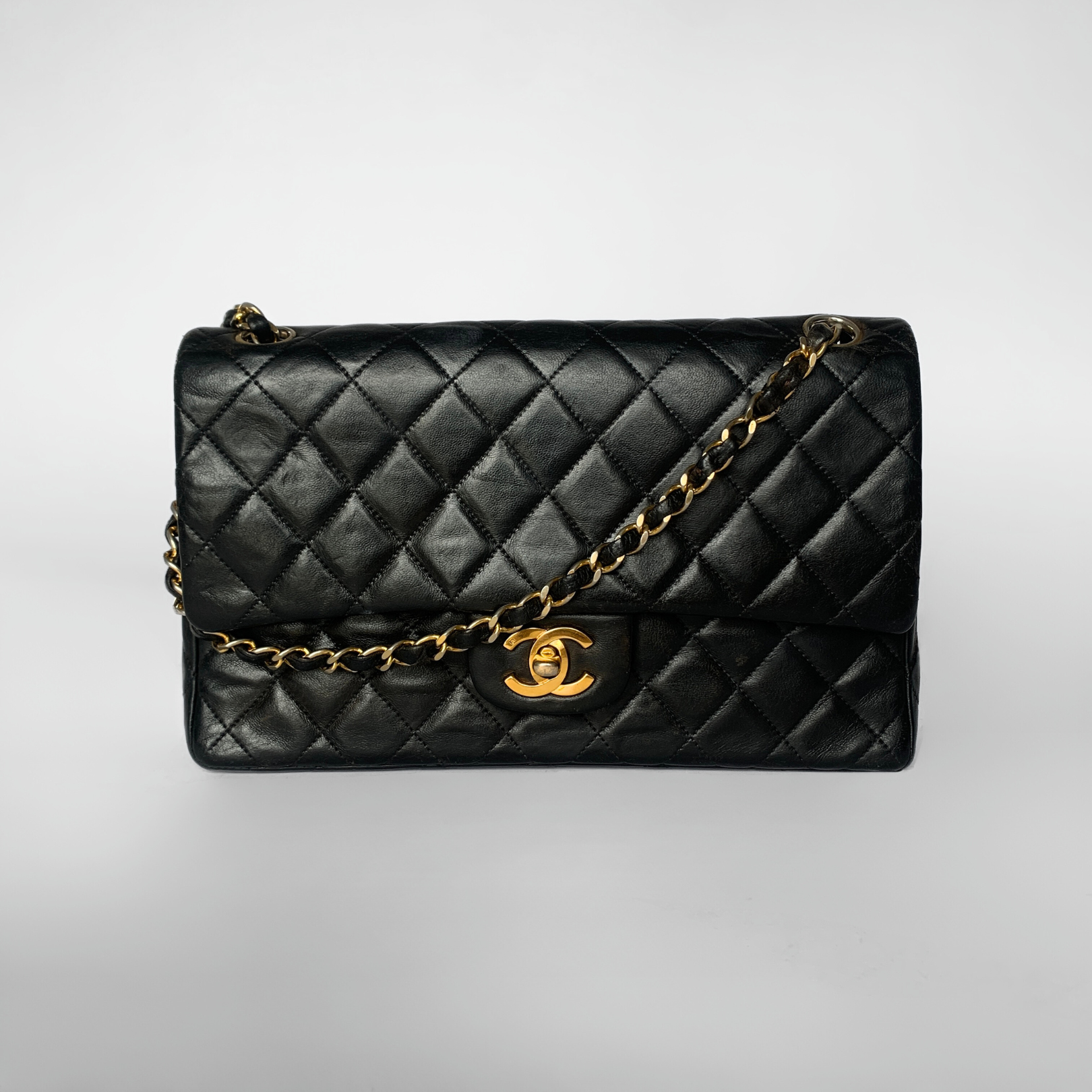 Chanel Chanel Classic Flap Bag Medium Lambskin Leather - Shoulder bags - Etoile Luxury Vintage