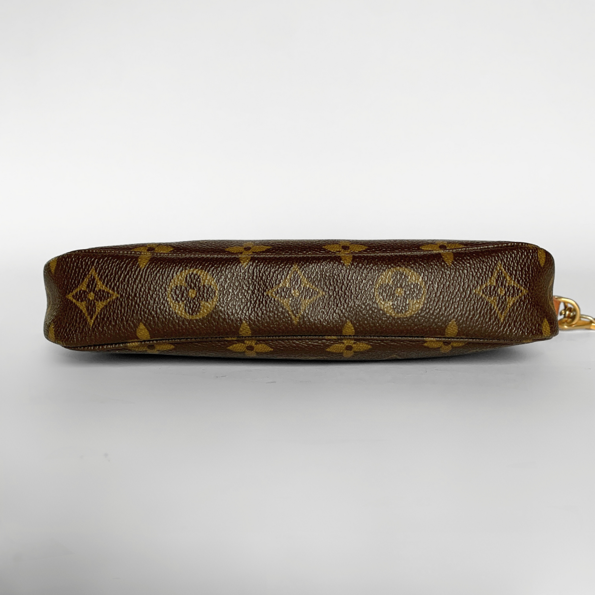 Louis Vuitton Louis Vuitton Pochette Monogram Canvas - Crossbody bags - Etoile Luxury Vintage