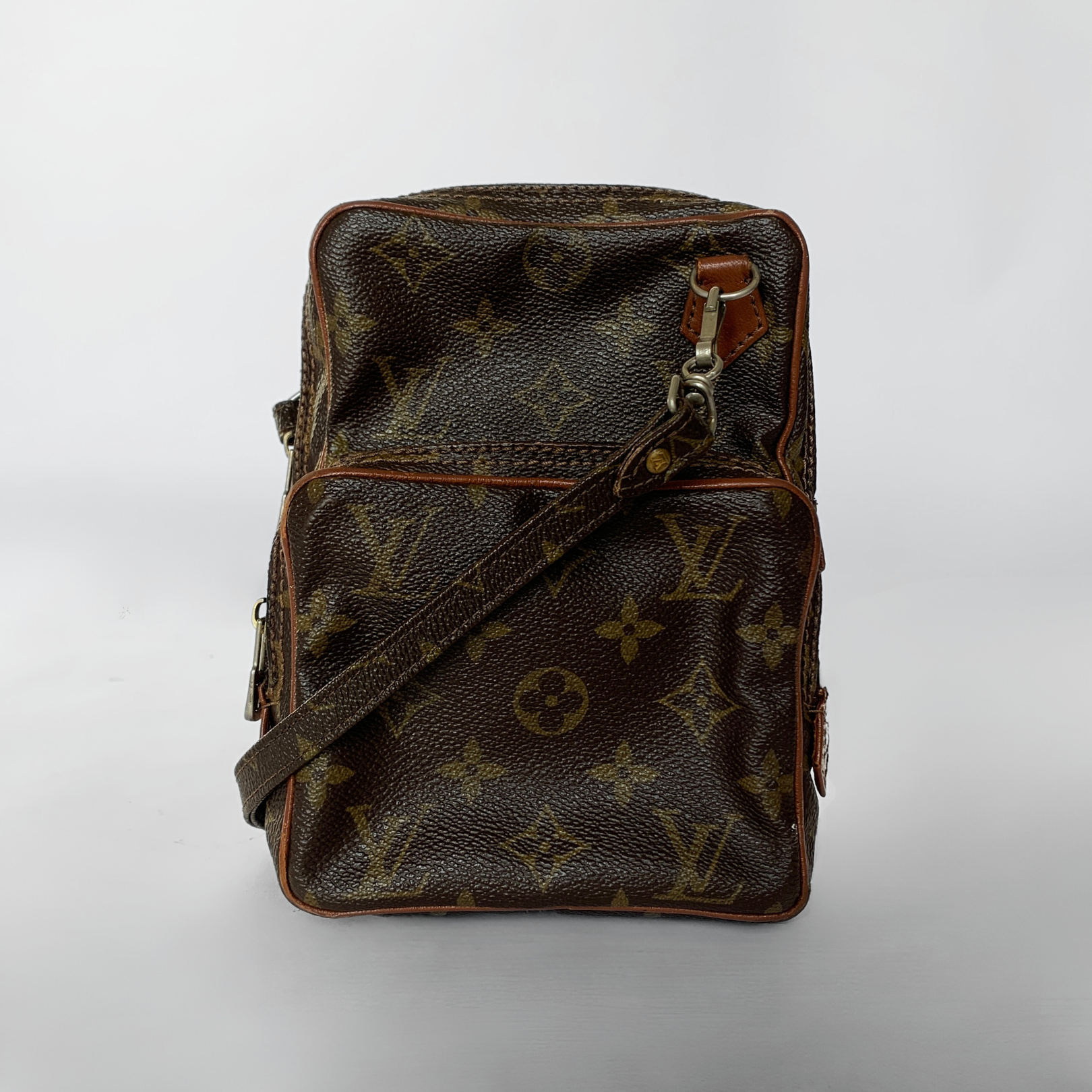 Louis Vuitton Louis Vuitton Amazon Vintage Monogram Canvas - Crossbody bags - Etoile Luxury Vintage