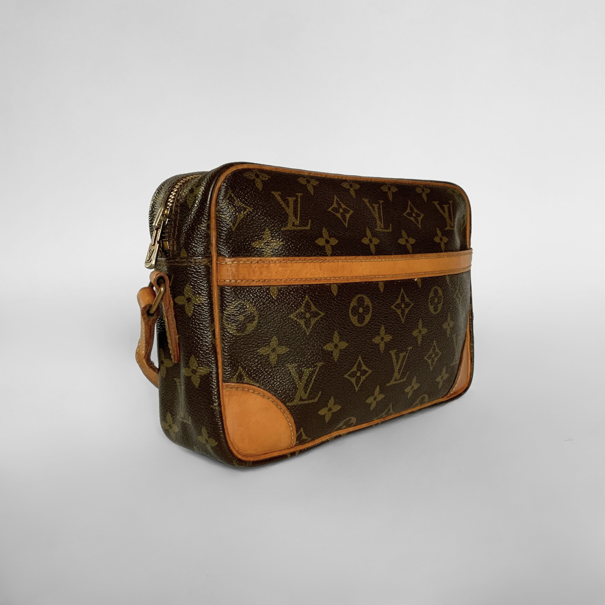 Louis Vuitton Louis Vuitton Trocadero Monogram Canvas - Crossbody bags - Etoile Luxury Vintage