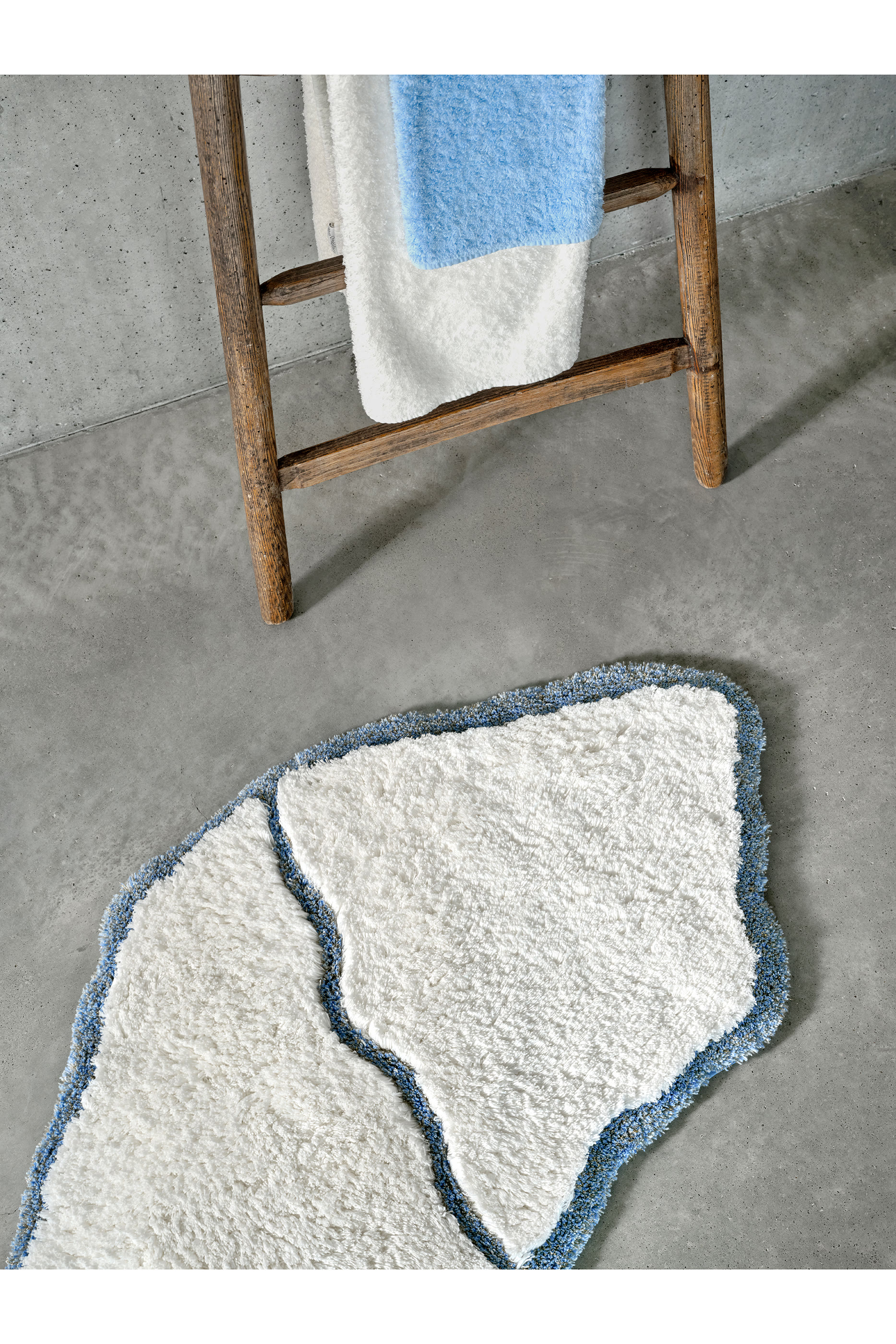 Jess 330 Bath Rug
