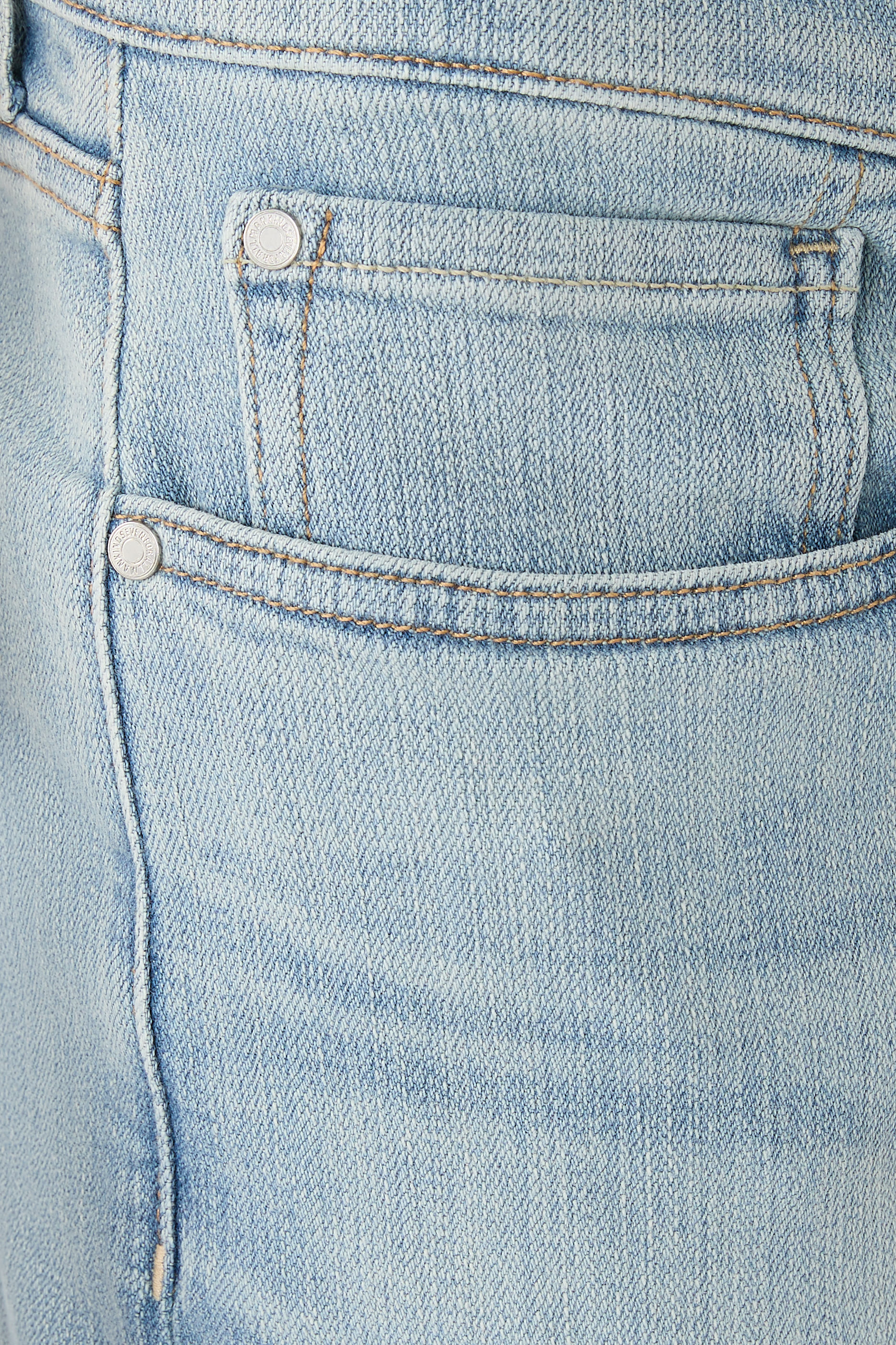 The Straight 32" Jeans 