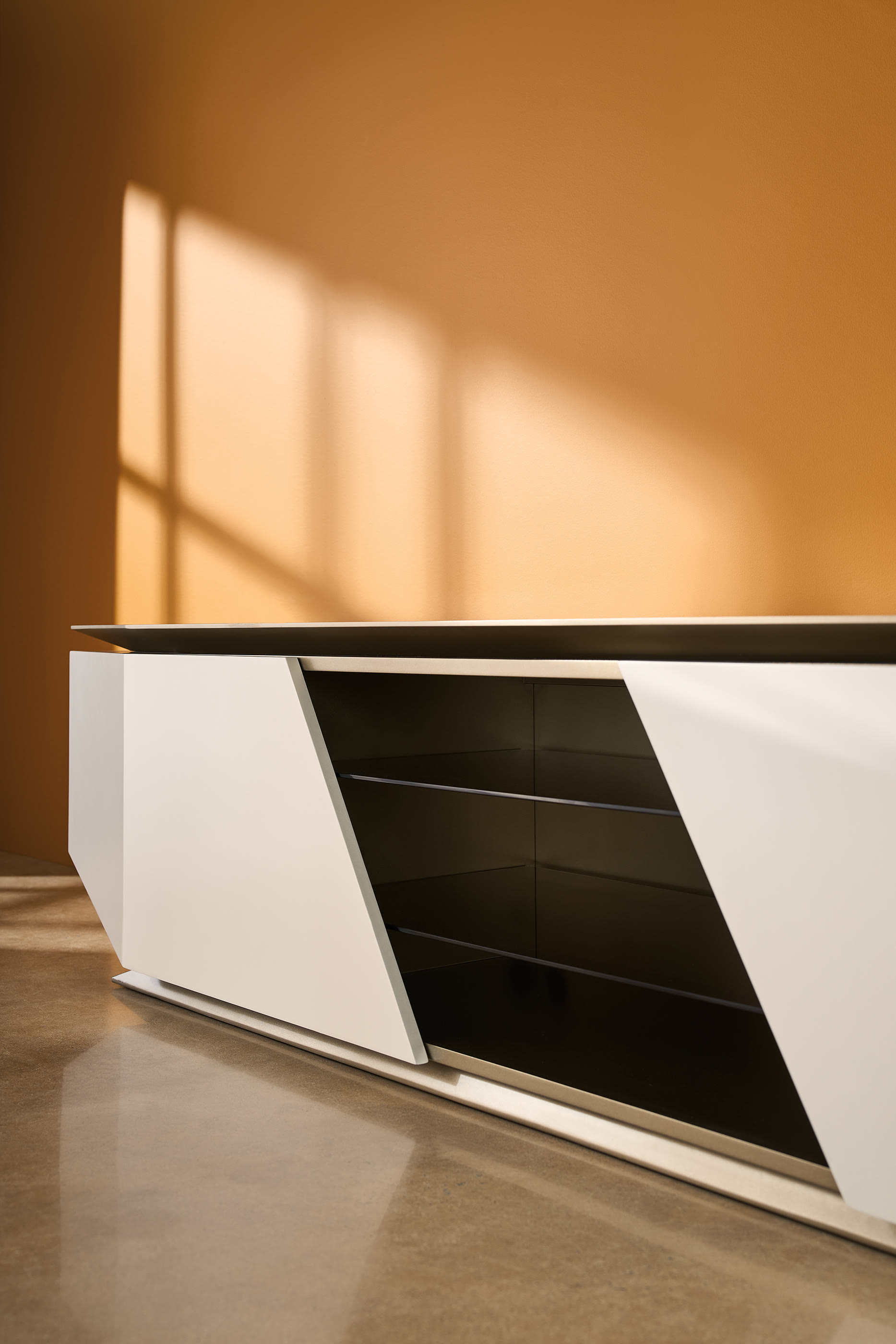 Axis Media Unit