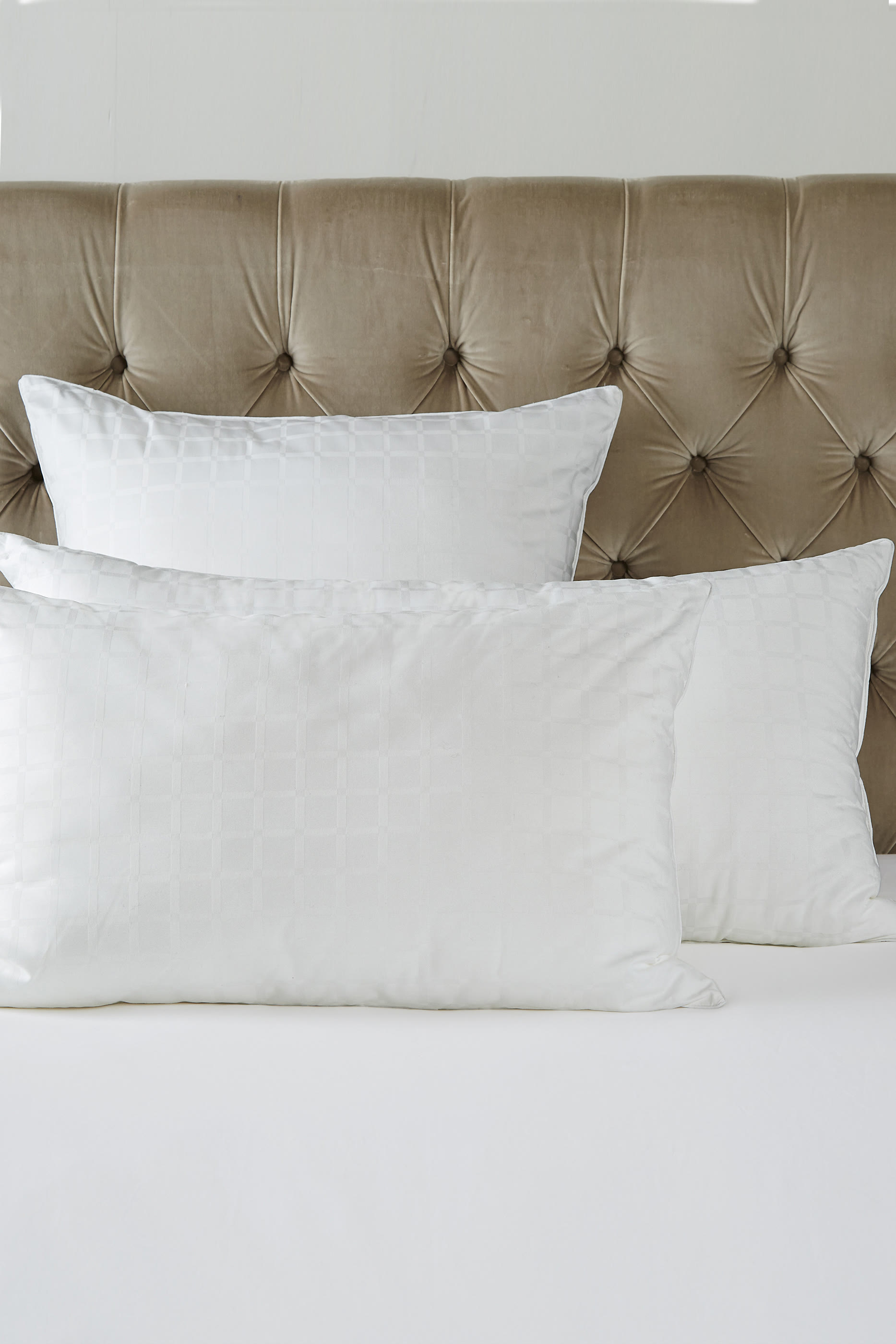 Hypoallergenic Soft  Light Breathable Medium Support Pillow