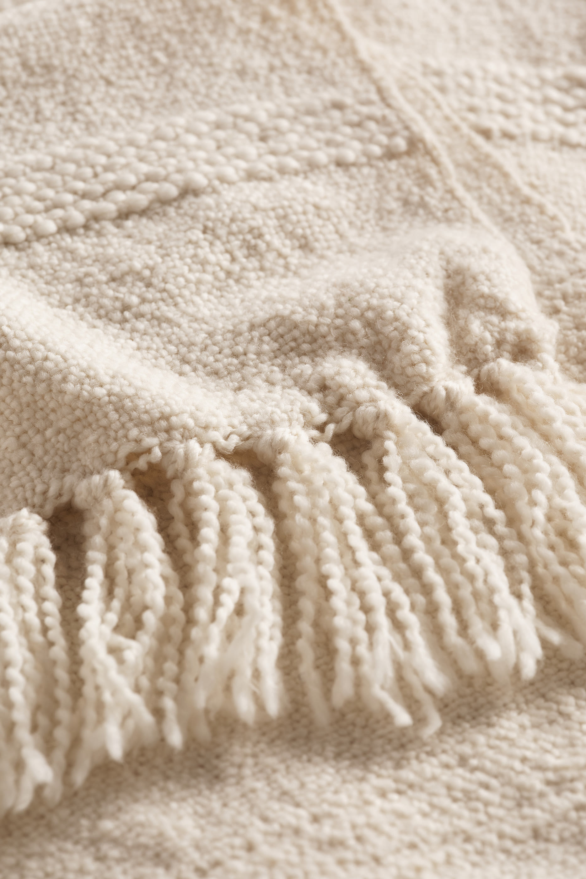 Fira Throw 