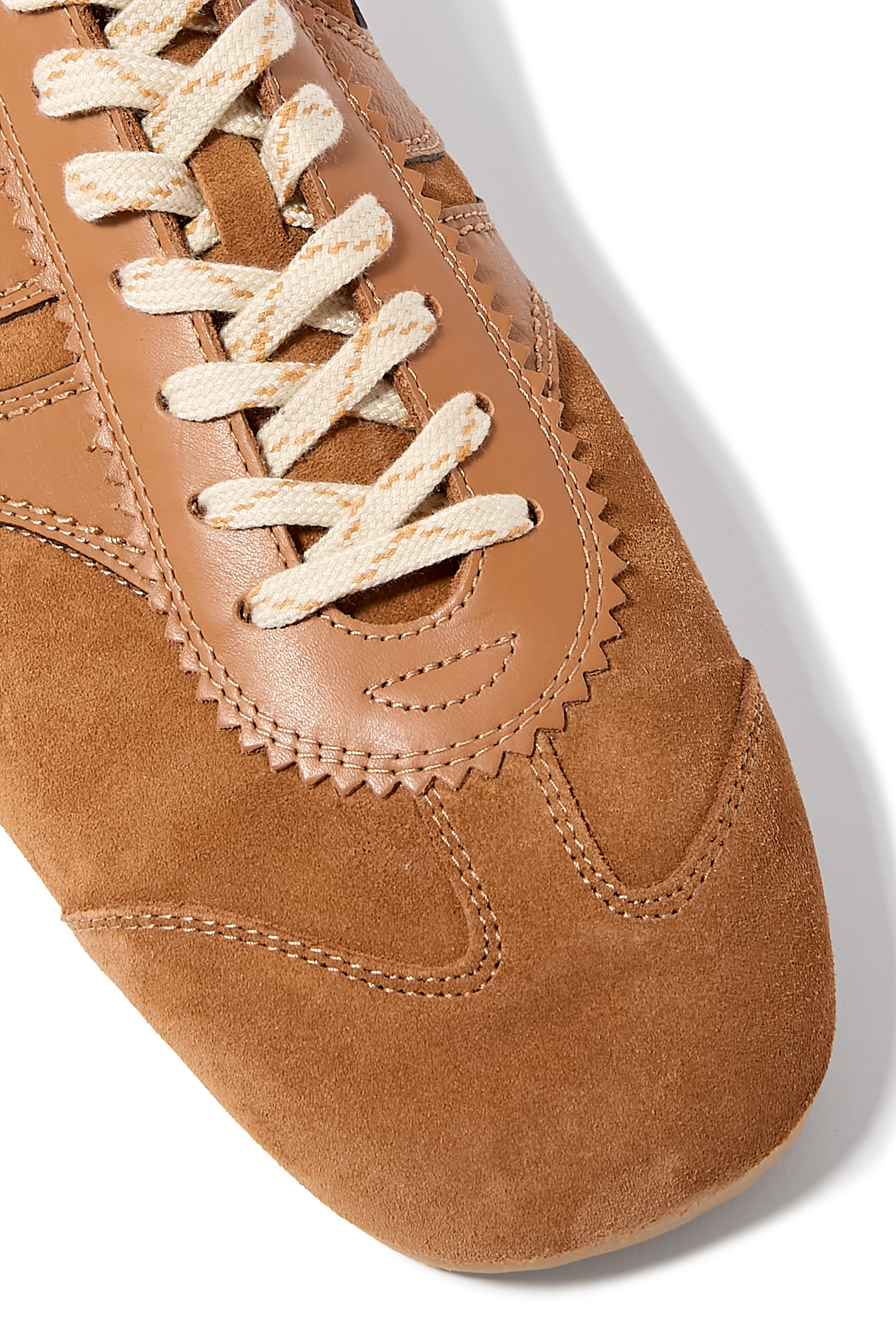  Low-Top Sneakers 